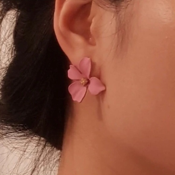 ❗️LAST❗️Dusty Rose Petal Stud Earrings - Picture 3 of 7